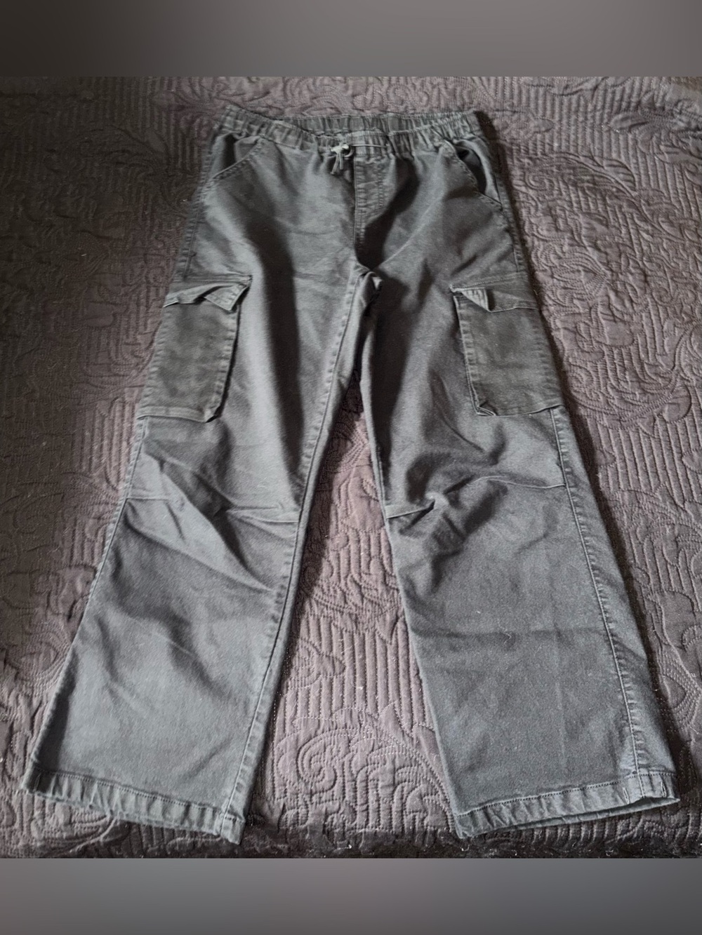 VIP Black Cargo Pants with Elastic Waist Size 7/28
